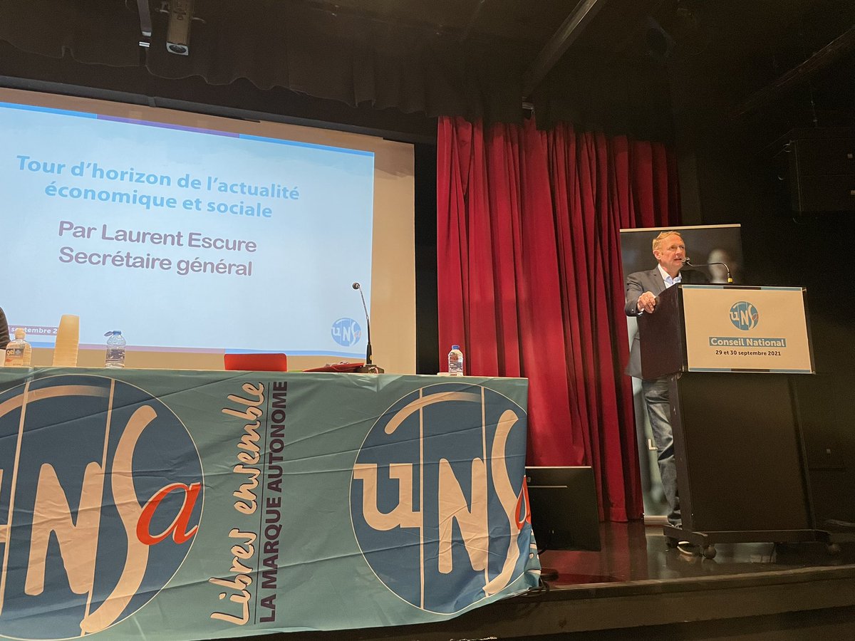 Trichard's tweet photo. Laurent Escure, SG de l'#UNSA ouvre le Conseil National en rendant hommage à nos militants subitement disparus et notamment Denis Lyant et Fabrice Begon.
Moment de recueillement et de reconnaissance.
#CNUnsa https://t.co/pC3zO9qNGk
