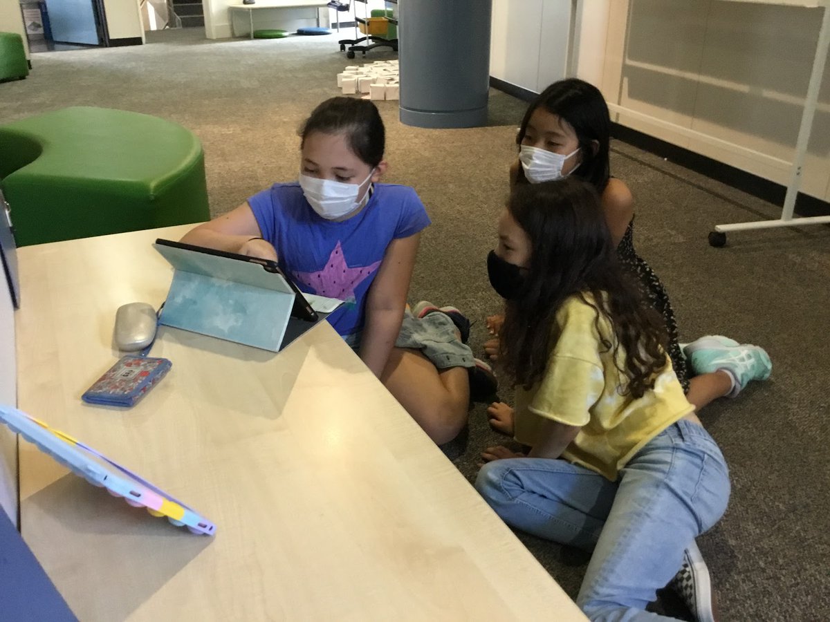 asijJessee's tweet photo. "Fuku-no-chikara" project started now!  Kids' are creating a video, posters, and boxes, checking and packing used kids clothes to send to refugee camps around the world. https://t.co/mJypUpcFSO