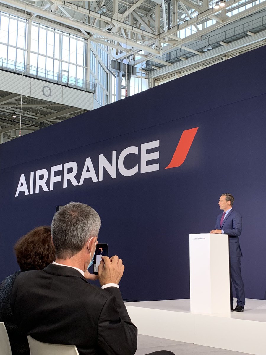 kridesco's tweet image. “Ce n’est pas n’importe quel avion, c’est un @Airbus !” Avec @Djebbari_JB  🇫🇷 #WelcomeA220