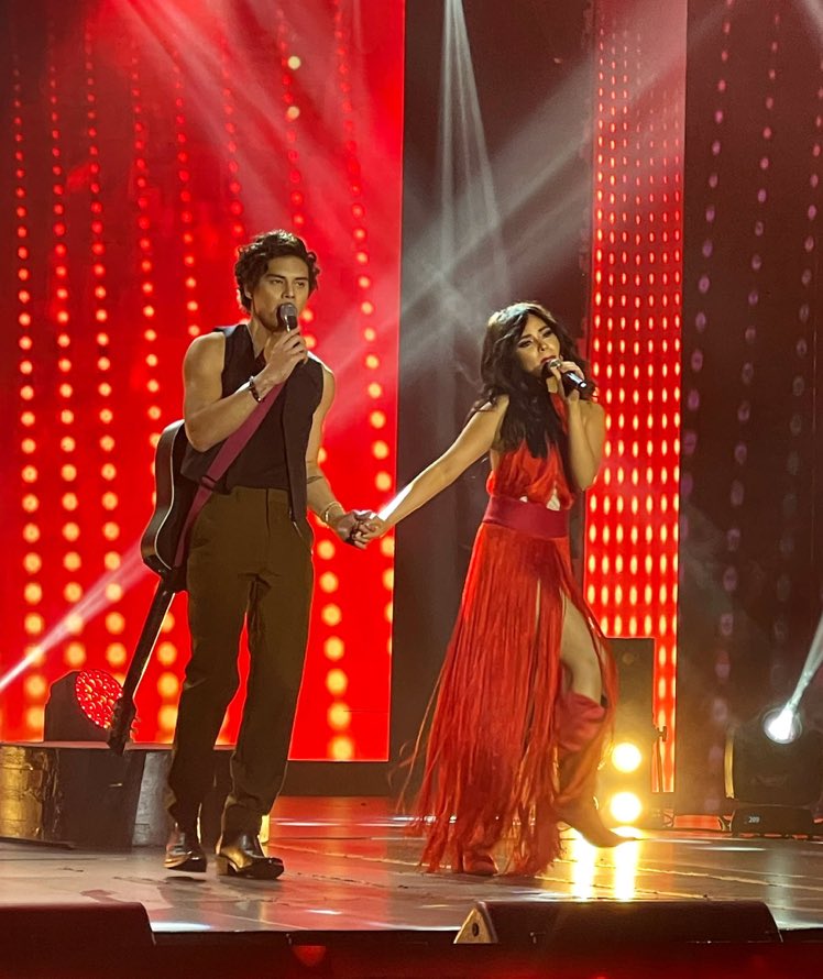 shawmilaportal's tweet photo. LENDAS!!!
No #ASAPTransformation, um show de variedades musicais nas Filipinas, Loisa Andalio e Ronnie Alonte performaram “Señorita” parecidos com a performance da Camila Cabello e do Shawn Mendes no #AMAs de 2019. https://t.co/psSB8MNYR4