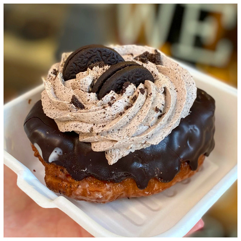 theGFSuitcase's tweet photo. GLUTEN FREE #CRONUT! 🚨This is not a drill... 🚨 Such a thing exists in #Barcelona and it's wonderful! Head over to "The Chok Shop #GlutenFree" at: Carrer de Ramelleres 26 for this LIFE CHANGING treat! https://t.co/k5QB9HX7a5