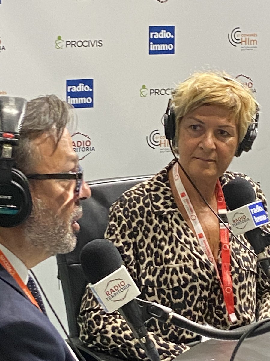 upcyclea_team's tweet photo. Christine Guinebretière en direct sur radio Immo sur le stand Procivis au congrès HLM de Bordeaux pour parler de myUpcyclea et ses atouts pour la gestion circulaire des bâtiments des bailleurs. #economiecirculaire https://t.co/GQgTgwJabx
