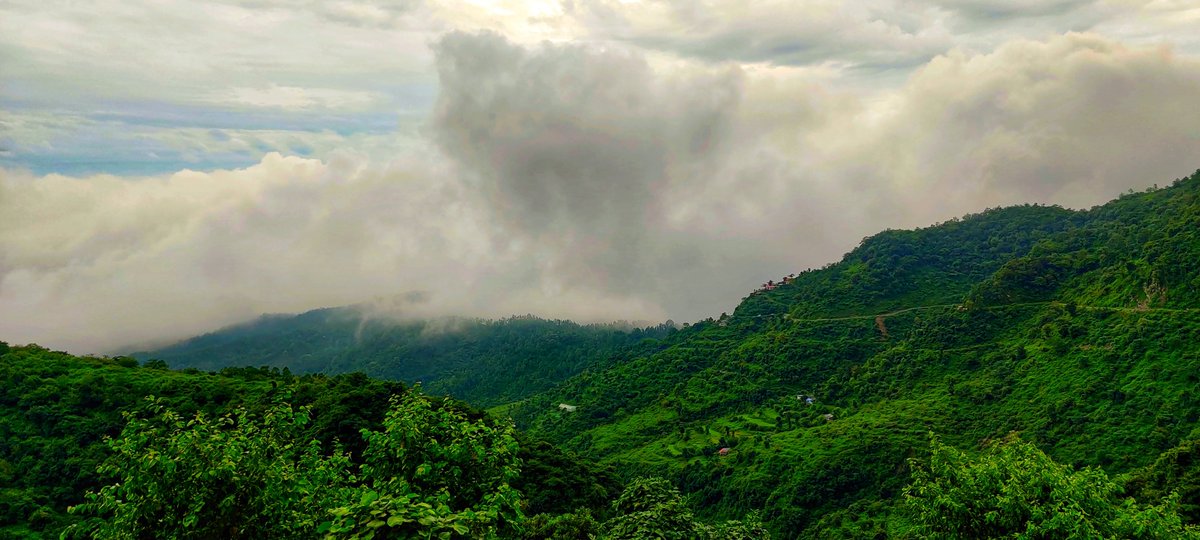 iPrashant_d's tweet photo. Behind the clouds, there is still a brilliant sunny day. #nature #peace https://t.co/HErK67Jd99