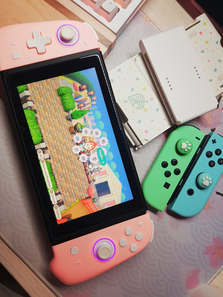 itscelesica's tweet photo. Got a new cutie Switch controller, and it's pink! Thank you much, @AAGamesNet ~ 🌸✨ https://t.co/bQIYaYzsQx