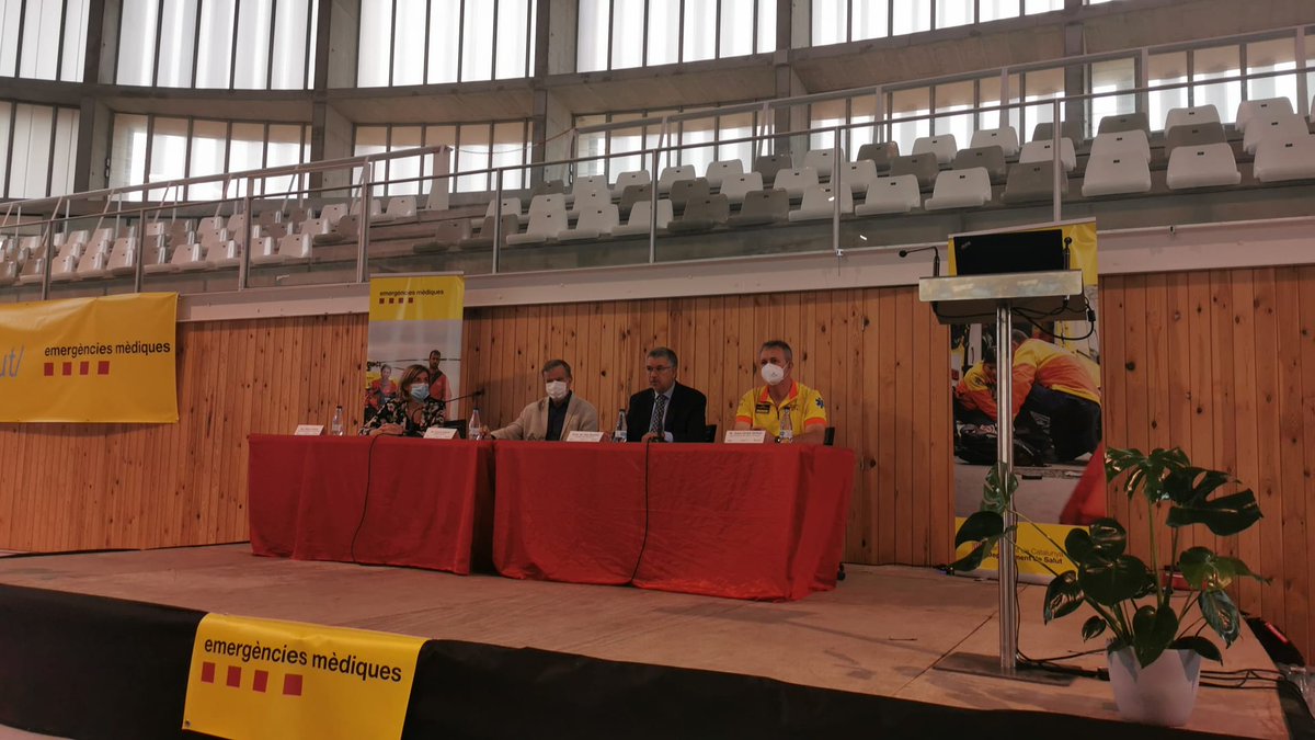 semgencat's tweet photo. #Estàpassant: L'alcalde de Tarragona @pauricoma ha participat aquest matí a la taula inaugural de la Jornada d'Incidències amb Múltiples Víctimes (IMV) que el SEM organitza al Palau d'Esports Catalunya de la ciutat.

#JornadaIMVSEM https://t.co/u43IL2AWlU