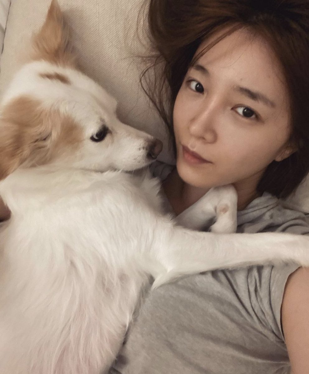 chohee_archive's tweet photo. 보고싶다니깐 뚝딱 언니셀카가 나오다니!! https://t.co/p0kkJEWZX8
