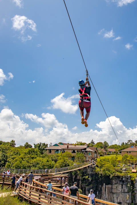 Mogodi Resort in Graskop, Mpumalanga.Superbly situated 50m from the Graskop Gorge Falls,magnificent view over the Mpumalanga Lowveld.For the adventurist, there is a Graskop Big Swing and Zipline right next to the resort @zar1600 p/n #ShareSouthAfrica #travelwisemzansi