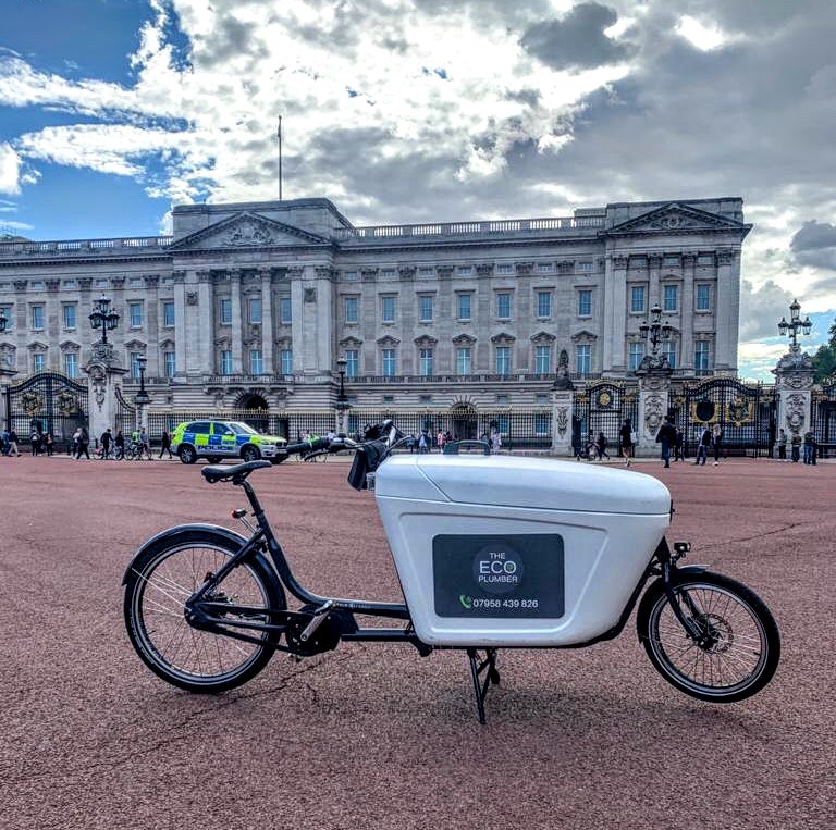 Deliveries delayed? Your plumber, window cleaner, supermarket delivery and fresh bread can all arrive on a @BroughtByBike cargo bike: broughtbybike.com #petrolcrisis #petrolshortage