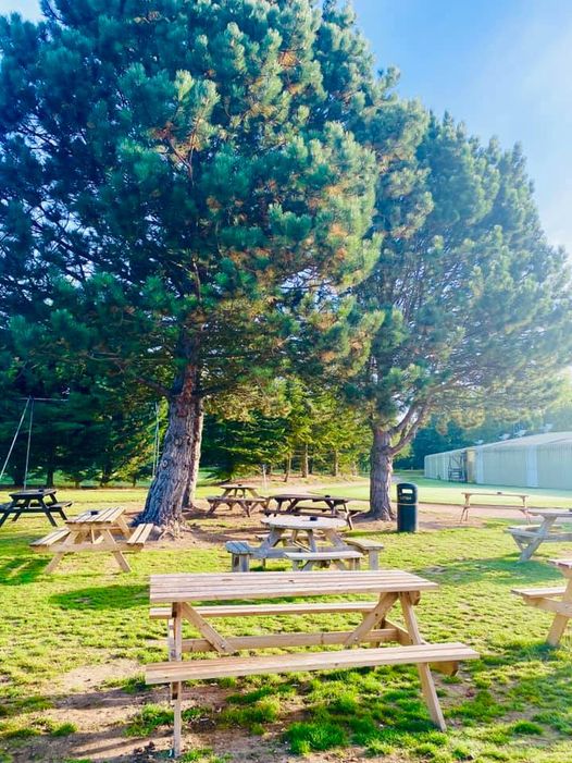 kingsway_golf's tweet image. Why not save your fuel and stay local for a chill and a coffee? Kingsway is set in natural grounds (and you don’t have to be a member to visit the coffee shop), so why not pop down, grab lunch and a cuppa in nature🍃🪵🐝⛳️ #jamaicabluecafe #coffee #lunch #kingswaygolfcentre