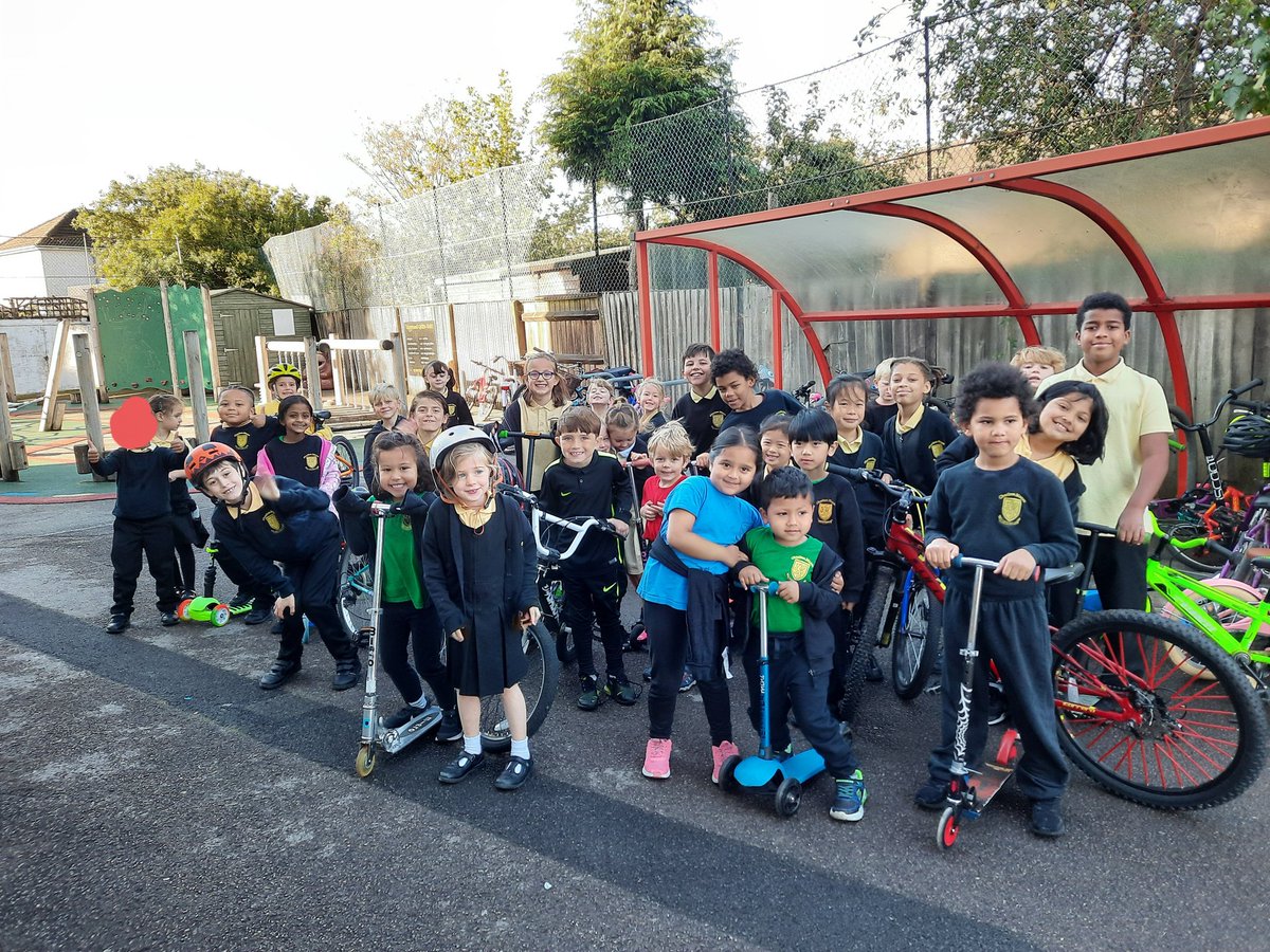 MissCollerPE's tweet photo. Absolutely fantastic to see so many @charltonmanor children joining in with @biketoschool Week and enjoying a free bikers breakfast this morning. #helptheenvironment #cycling #keepsusfit https://t.co/BcODX9Cc3V