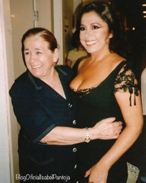 CafeoleRadiole's tweet photo. Ha muerto en Cantora la madre de Isabel Pantoja
Ana María Martín Villegas, de 90 años de edad que llevaba enferma mucho tiempo. Nuestro abrazo y nuestras condolencias para la familia. ❤ https://t.co/4JXtXRRMwR