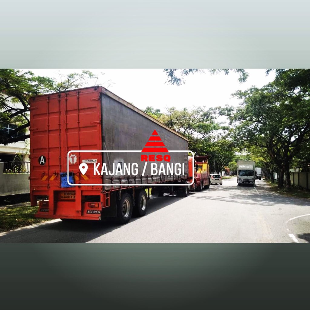 ResQ51152121's tweet photo. @ITIS_TRAFIK Nak towing besar kami bole buat. Call 0179881700 https://t.co/Vg1AYBtf2H