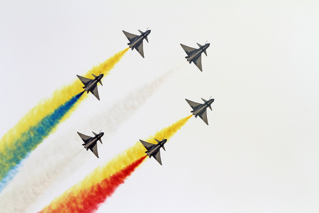 CGTNOfficial's tweet photo. #AirshowChina2021 Wednesday marks the second day of the 13th China International Aviation and Aerospace Exhibition. 

Check out the high-tech Chinese aircraft and the amazing performances by China's Red Eagle Aerobatic Team and Bayi (August 1st) Aerobatic Team. https://t.co/8TWQNJYQ0a