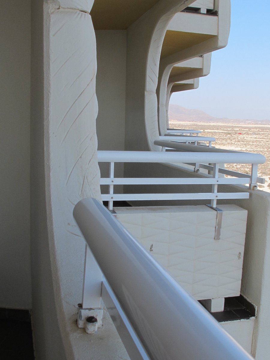 SandraDanby's tweet photo. Explore a character's motivation β excitement, rebellion, escape, boredom? #FlashPIC 56 Could She Climb to the Next Balcony
#amwriting #writingcommunity https://t.co/lDov2Hlg9k https://t.co/SbwcTgUvOD