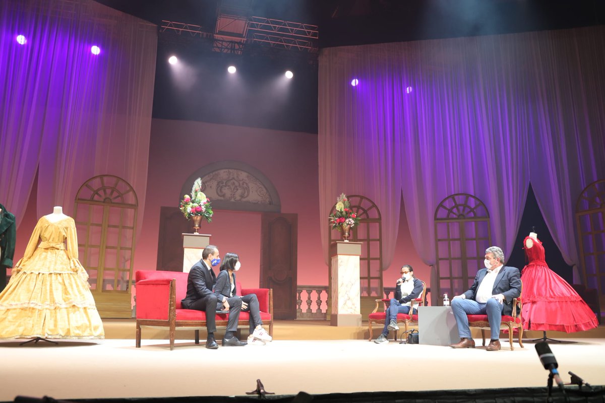 #BienvenueaOrleansTours |  <a href="/SMartinetJudo/">Sandrine Martinet</a>, championne olympique de judo est présente avec Jacques Le Du, président de l'USO judo, pour une table ronde autour du #sport et du #collectif, deux valeurs académiques. 🥋 <a href="/education_gouv/">Ministère Éducation nationale</a>