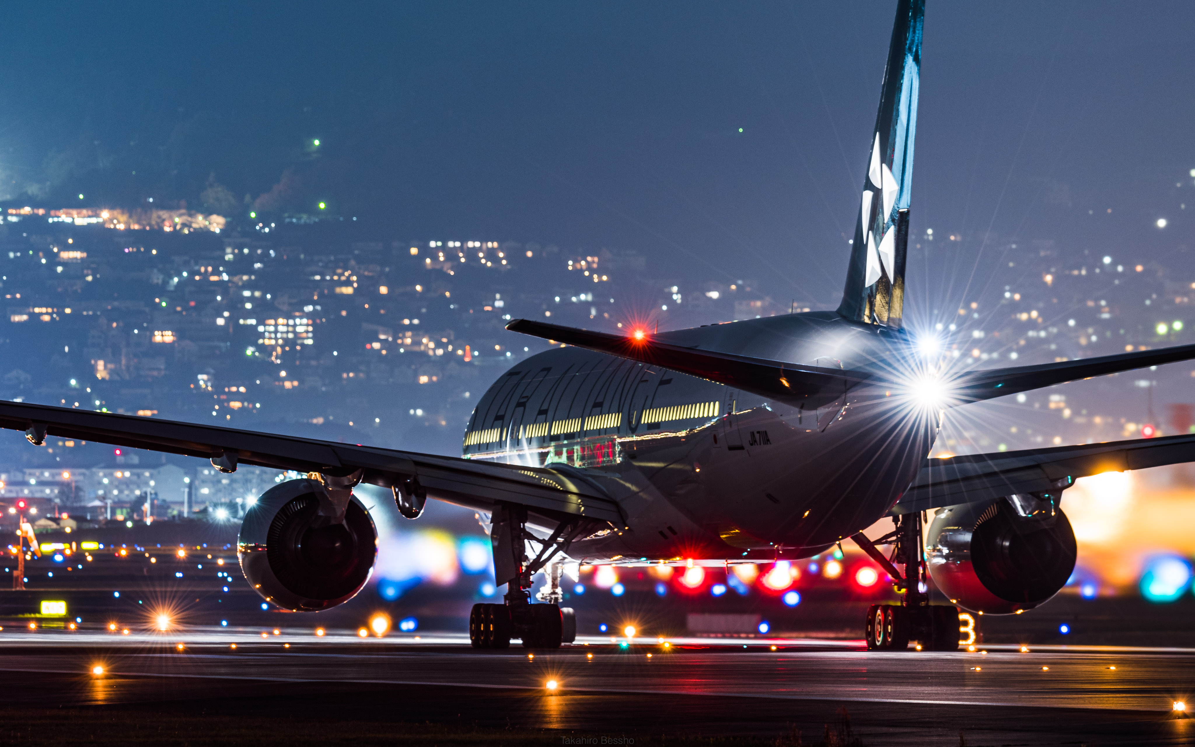 別所隆弘 Takahiro Bessho 久しぶりに飛行機の夜間着陸撮ったら めっちゃ最高だった T Co Ukzcrvvau2 Twitter