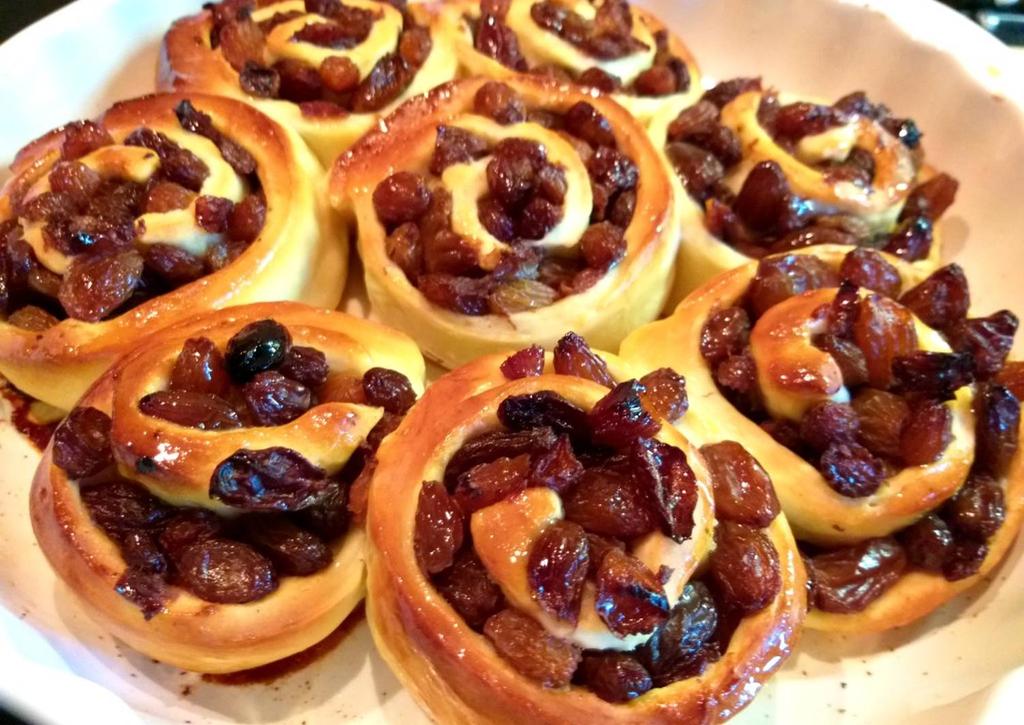 формовка булочек с изюмом. булочки с изюмом как завернуть. булочки с изюмом из дрожжевого. булочки с изюмом как завернуть. формовка булочек с изюмом.