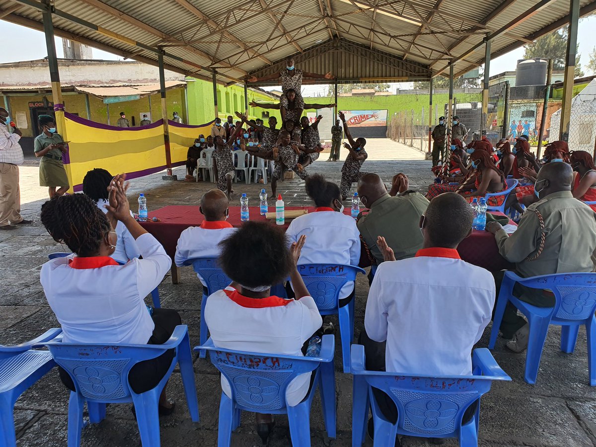 Faraja_KE's tweet photo. The #Talent show was marked with joy and excitement as different groups showcased their talents in various arts such as #acrobatics
#TalentBehindBars
#ArtTherapy
#KenyaPrisonsService
#FarajaFoundationCares https://t.co/F2oscWVXzv