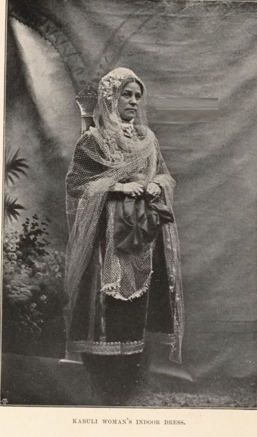 pashtonzoy's tweet photo. ۱۱۴کاله وړاندي د افغان مېرمنو جامې، ۱۹۰۷ع
114 years ago, Afghan women's clothing, 1907
دغه جامې کندهار کي د چرمو په کاليو يادېږي او په زرين ګلابتون به ګنډل سوي او افغانو ښځو پخپله جوړولې، دغه کميس اوس کابل ميوزيم کي ساتل کېږي چي د افغانستان د ۱۹پېړۍ د جامو استازولي کوي. https://t.co/843rt5WXBV