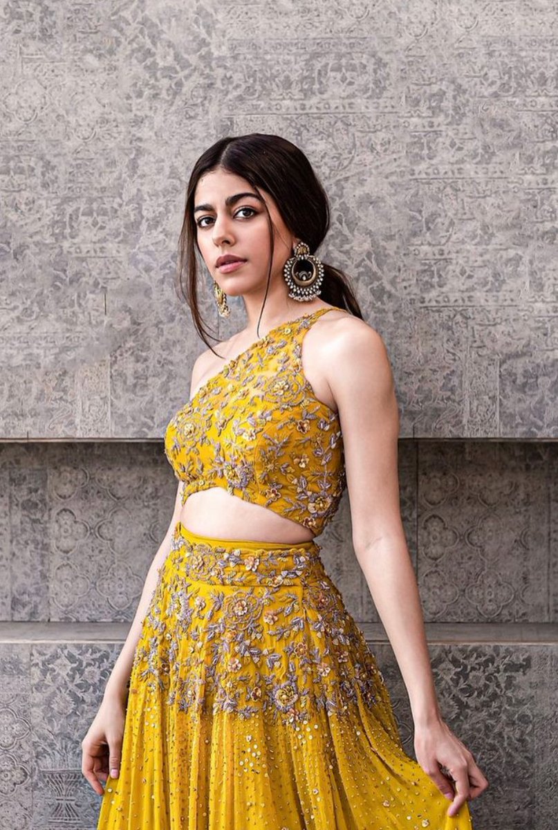 GraziaIndia's tweet photo. Today, we are throwing it back to this gorgeous fit of #AlayaaF for some #festive outfit inspiration
#Bollywood #celebrity #celebritystyle #lookoftheday #fashion #style #fashioninspo https://t.co/325Gairq7Q