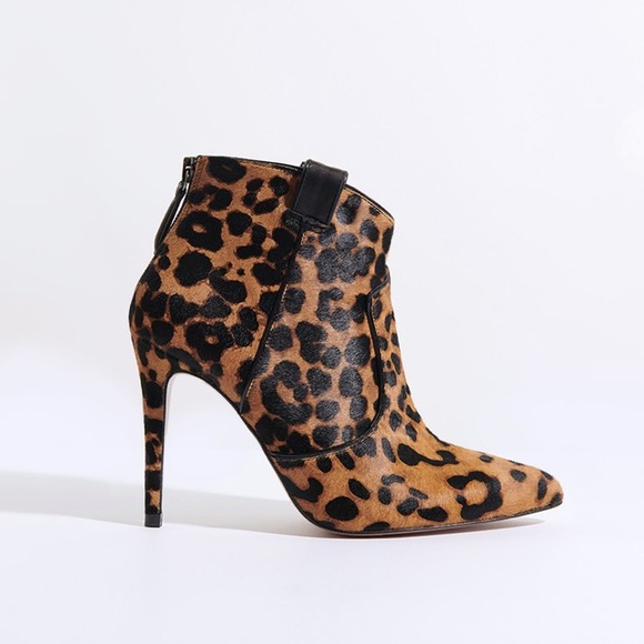 Miss_JOLI's tweet photo. So good I had to share! Check out all the items I'm loving on @Poshmarkapp #poshmark #fashion #style #shopmycloset #currentelliott #alexanderwang #veronicabeard: https://t.co/WnfePEfS6D https://t.co/zaay091KR6