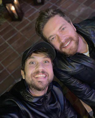 Cleossz's tweet photo. We ship #Argin in this house https://t.co/xFsEzv3MvM