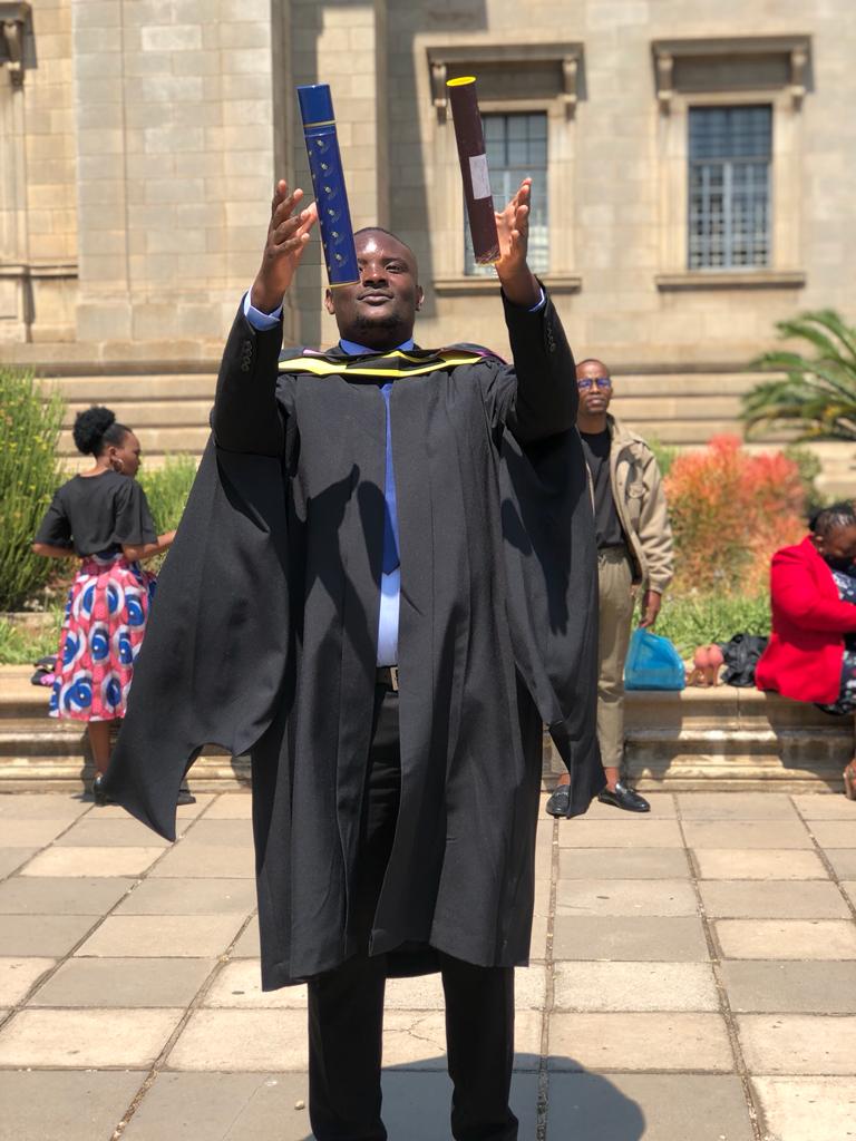 Patrick_kad's tweet photo. Did it twice. Stay tuned for the upcoming one. 
Glory be to God.
Dedicated to my late Dad(who got to see only my degree certificate) and mama❤️.

BA(Stellenbosch)
LLB(Witwatersrand) 
#Witsgrad https://t.co/Rl9h5c17g3