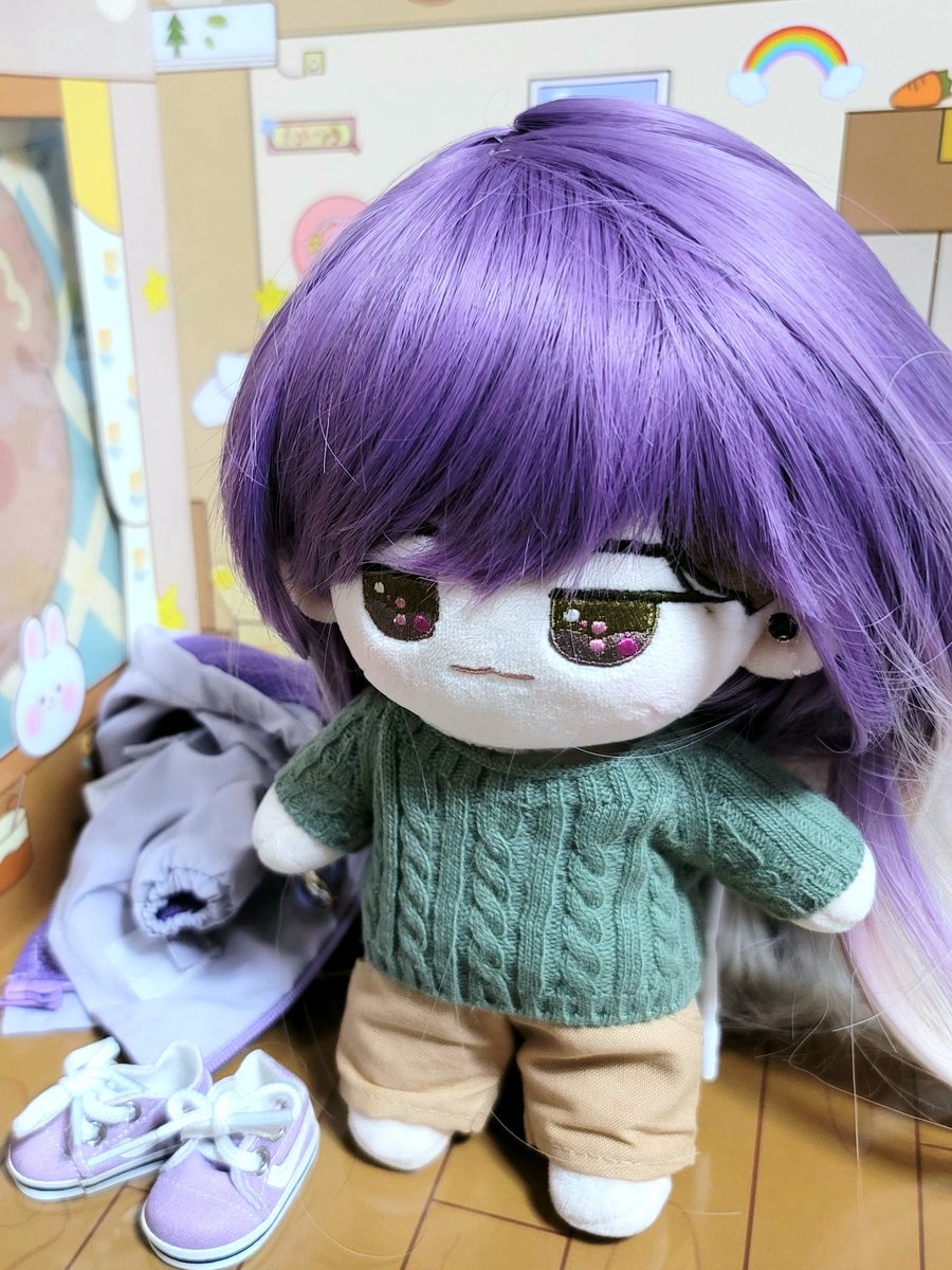 우리 고모가 우리 사진에 전처럼 열과 성을 다하지 않는 거 같아!!
진짜 딱 4장만 찍고 우릴 옷을 벗겼다고!!

와중에 류바 몸띵이는 진짜 옷 핏 망ㅠㅠ

종이 룸박스 처음 사봤는데 뭔가 사진 각 잡기 어려운데 🤷‍♀️🤦‍♀️ ((빠른 포기
근데 쌩눈으로 보면 좀 아기자기다잉 귀엽다잉 😗

룸박스 <a href="/gvtaobao/">지브이옷장</a>