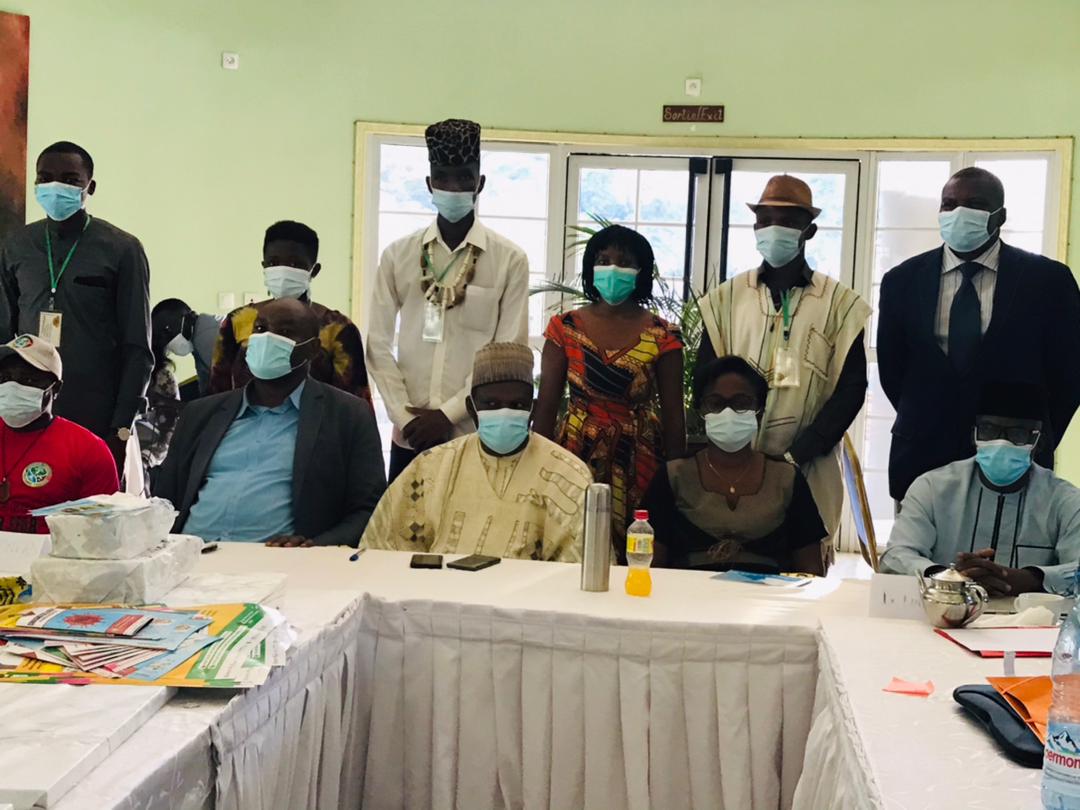des_officiel's tweet photo. DES ETUDIANTS DE L’UdM REMPORTENT UNE COMPETITION INTELLECTUELLE NATIONALE A EBOLOWA
La finale de la "Student Global Health Case Competition" vient d’être organisé à Ebolowa du 24 au 25 septembre 2021. Y ont pris part, 12 équipes universitaires.L’UdM Team a été sacrée championne https://t.co/8oHYQ9CkXR