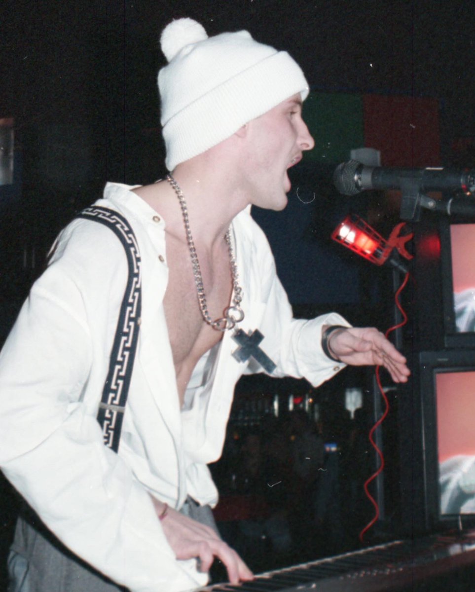 ArchiveLinden's tweet photo. #Leicester 1995 © @Linden_Archives #Pride #gay #lgbtq #gaynorth #instagay #homosexual #gayscene #gaytravel #gaylife #gayuk #gaytimes #queer #gayvintage #gayphotography #lesbian #trans #canalstreetmedia @britcultarchive @dancepolicy @bishopsgateinst https://t.co/TDbZZdTMJ6