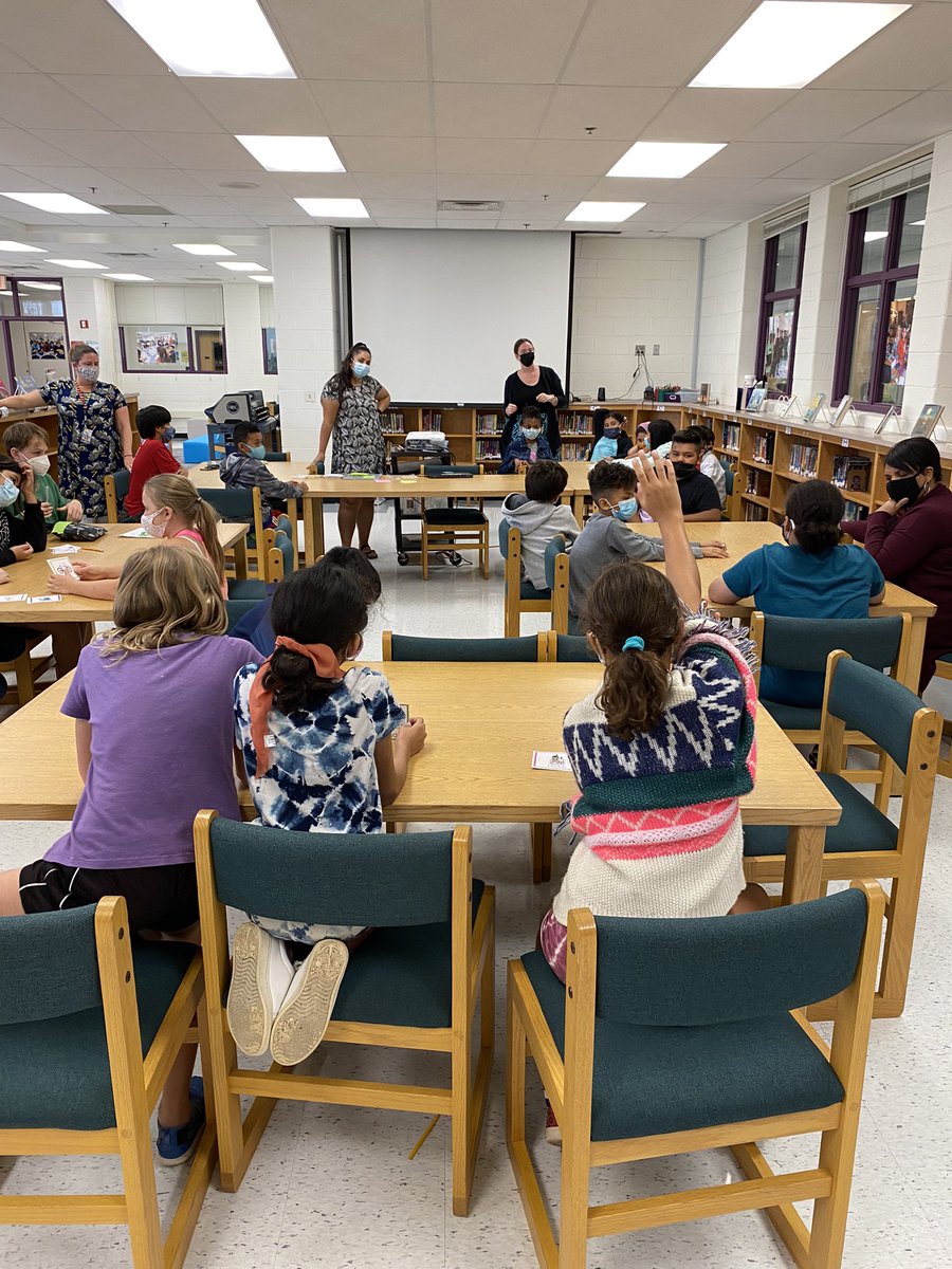 Michael95571353's tweet image. Fabulous Fifth Graders refining their Portrait of a Graduate skills. #POGPOL @dresap2 @DanielsRunES @FCPSR5 @FairfaxSchools @drphyllpajardo