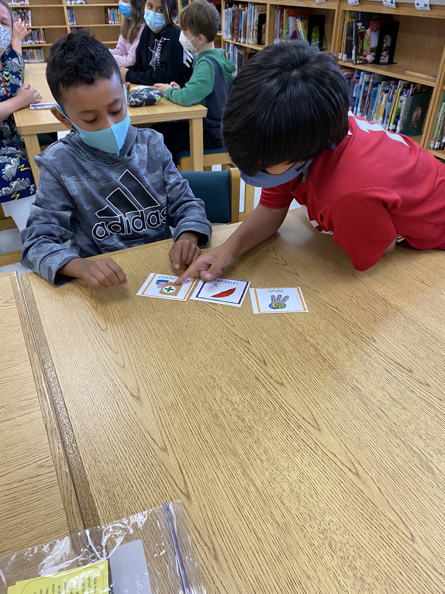 Michael95571353's tweet image. Fabulous Fifth Graders refining their Portrait of a Graduate skills. #POGPOL @dresap2 @DanielsRunES @FCPSR5 @FairfaxSchools @drphyllpajardo