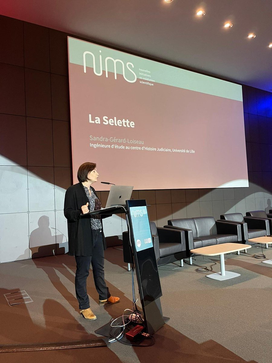 CNRS_HdF's tweet photo. #ForumNIMS @Sgl2015 du @CHJ_UMR8025 présente le jeu "La Selette" qui aide à comprendre les fondements de la peine de mort (jeu ludique et pédagogique qui sera présent au #FestivalCNRS durant la @FeteScience au @LePlusdeScience) Projet #ComLab @CNRS @MESHS_Lille https://t.co/rMEXYX2BII