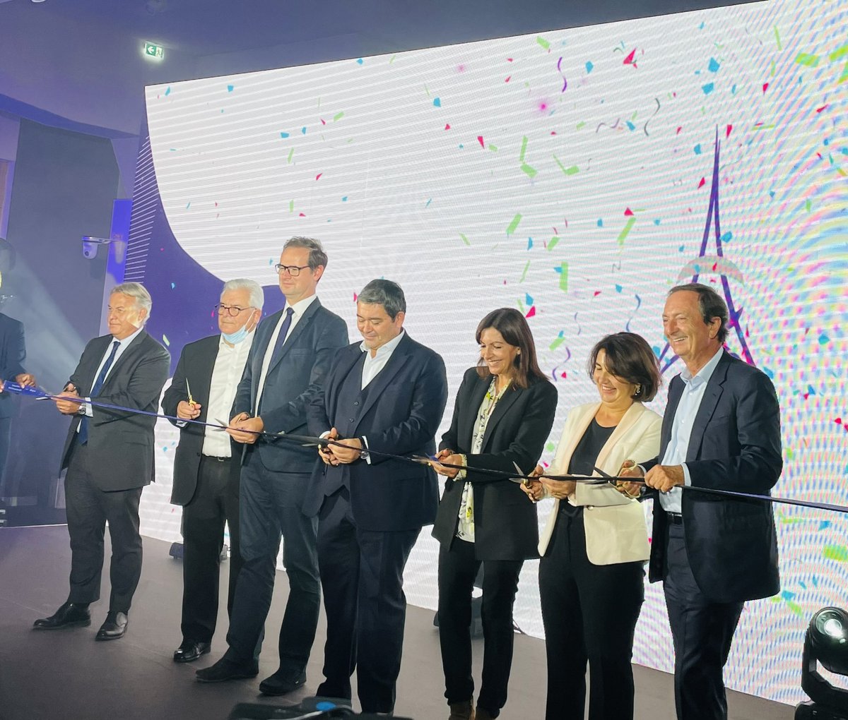 paulinemaltret's tweet image. Ça y est, le tout nouveau campus parisien de @NEOMAbs est inauguré 🤩🤩🤩 Quelle fierté pour les diplômés, les étudiants, les professeurs et les collaborateurs de notre Ecole 💜💜💜
#BePassionate_ShapeTheFuture