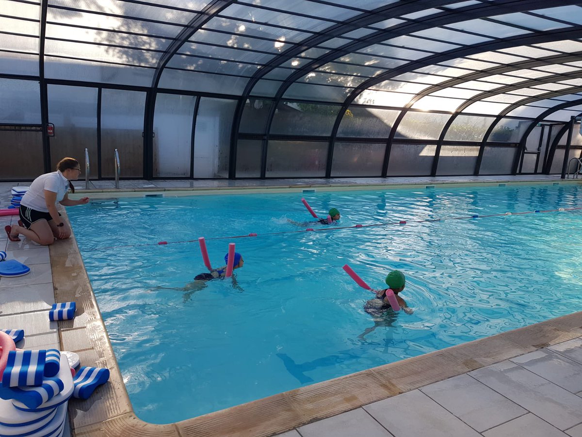 StMarysSchoolGX's tweet photo. Brilliant Year 3 swimming lesson today at @thorpehousesch! 💦 @StMarysGXSports @StMarysGXPrep https://t.co/O62xCAbSHf