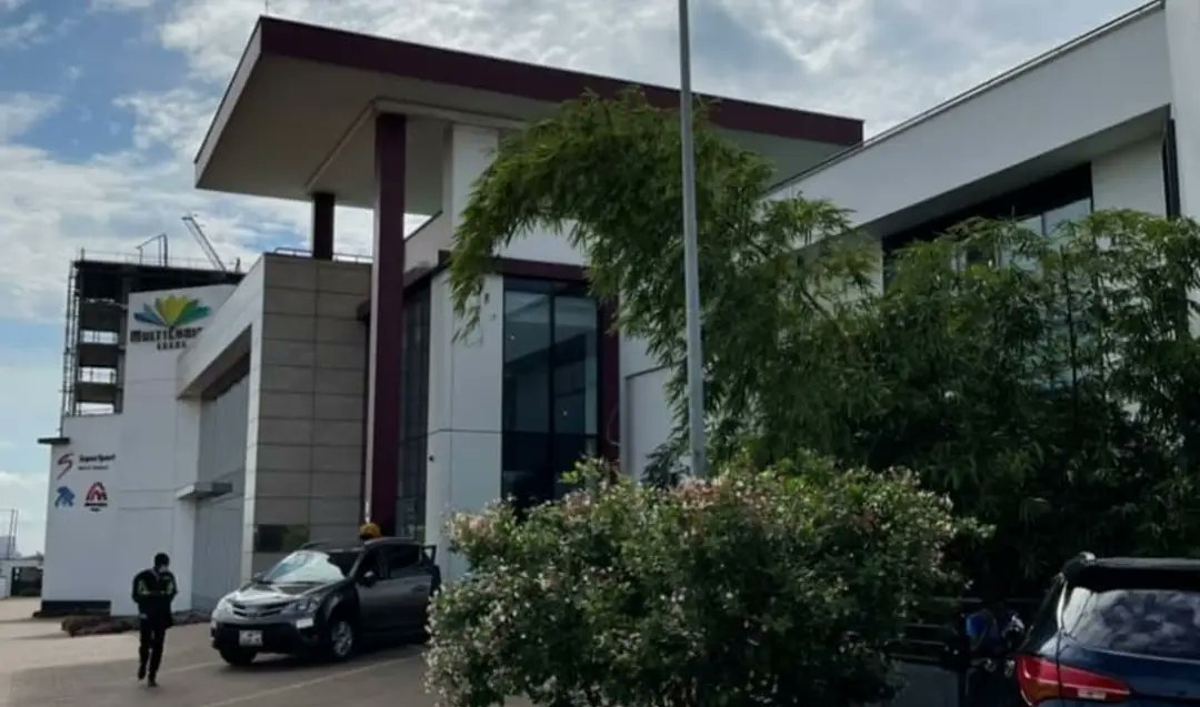 ArchPose's tweet photo. Multi-choice Ghana Corporate Head Office, Accra. 

"Meet Arc. Andrew Prah of Andrew Prah Consult, the designer of the corporate head office of Multi-Choice Ghana, located in Abelemkpe. 
#archposé https://t.co/kSE3UAyL5c
