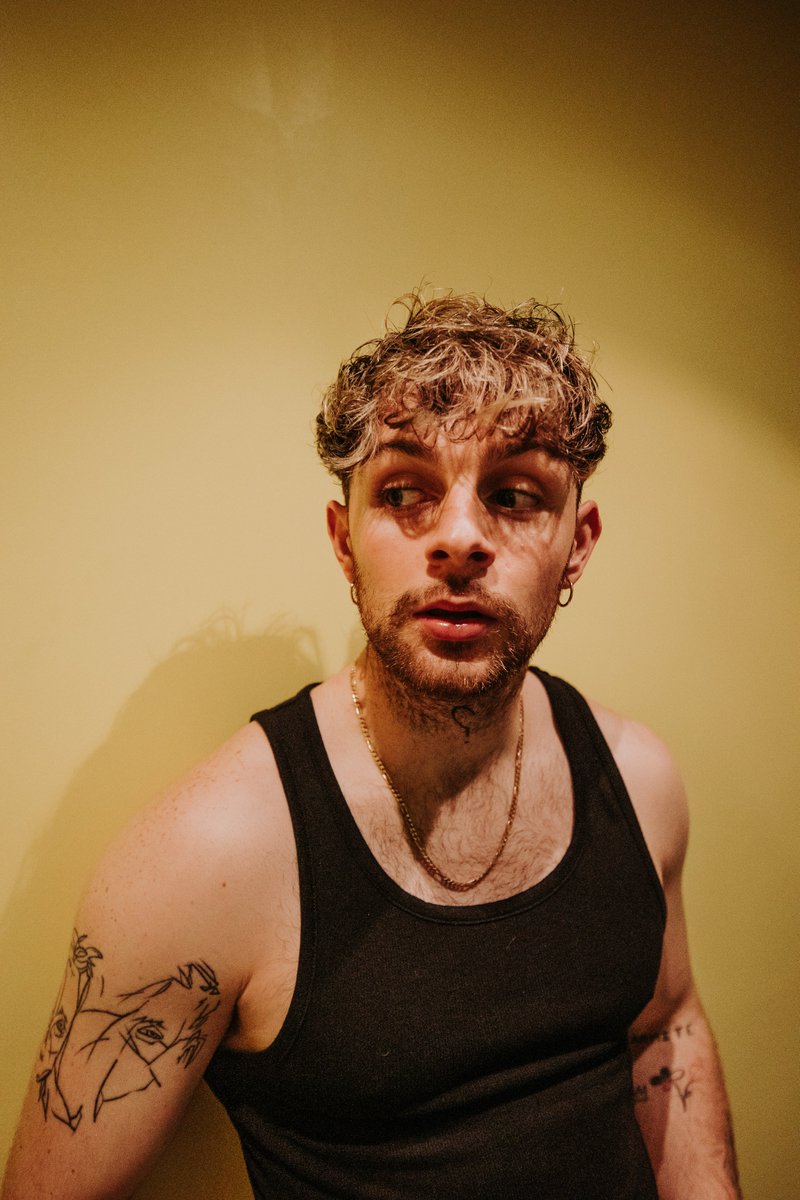 Tom Grennan (@tom_grennan) on Twitter photo 4PM. The video for DON’T BREAK THE HEART is dropping today, see you then 🙌🏻
📸 <a href="/Jake_Haseldine/">Jake Haseldine 📸</a> 4PM. The video for DON’T BREAK THE HEART is dropping today, see you then 🙌🏻
📸 <a href="/Jake_Haseldine/">Jake Haseldine 📸</a>