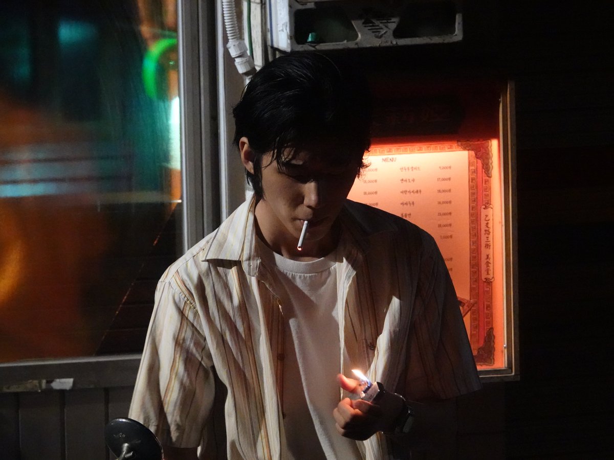 qman_official's tweet photo. #레트로포크싱어송라이터
#구만 #910000 #qman
#나혼자남은지구 #나혼지
#AloneonEarth #🌏
#이불에감춘모습 #이감모
#Undertheblanket #🛌 https://t.co/EO58vin2T1
