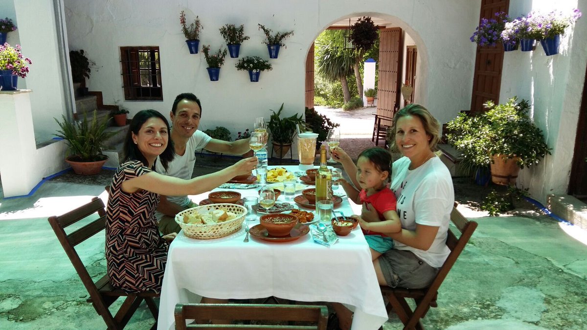 BacusTravelTour's tweet image. 🗣Ruta de #Lagares con Almuerzo | El paisaje, las visitas, degustación de vinos así como el tapeo y almuerzo tradicional conforman esteproducto único 🍇🍽
Más información y reservas bacustravel.com/ruta-de-lagare… #Montilla #MontillaMoriles #enoturismo