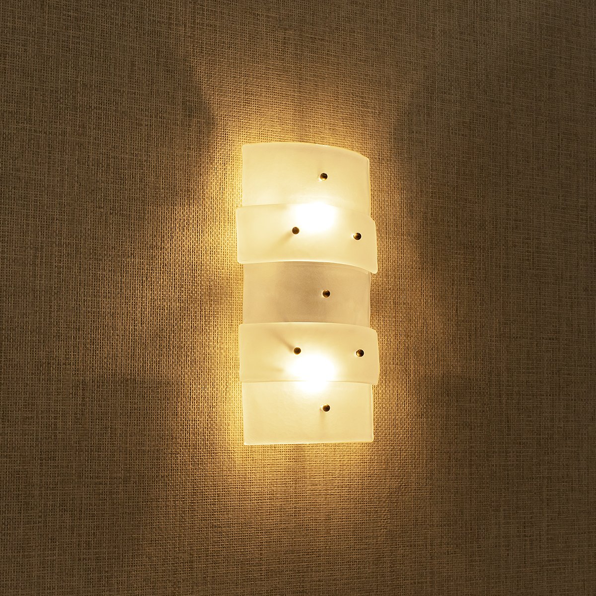 bellafigurauk's tweet photo. LUNAR - The perfect pairing to the Round and Rectangular chandelier is the Lunar wall light; new to the Moonlight collection this design originated from studies of the waxing and waning of this celestial body. #moonlightcollection #focus21atDCCH https://t.co/hqn88jnqQ2