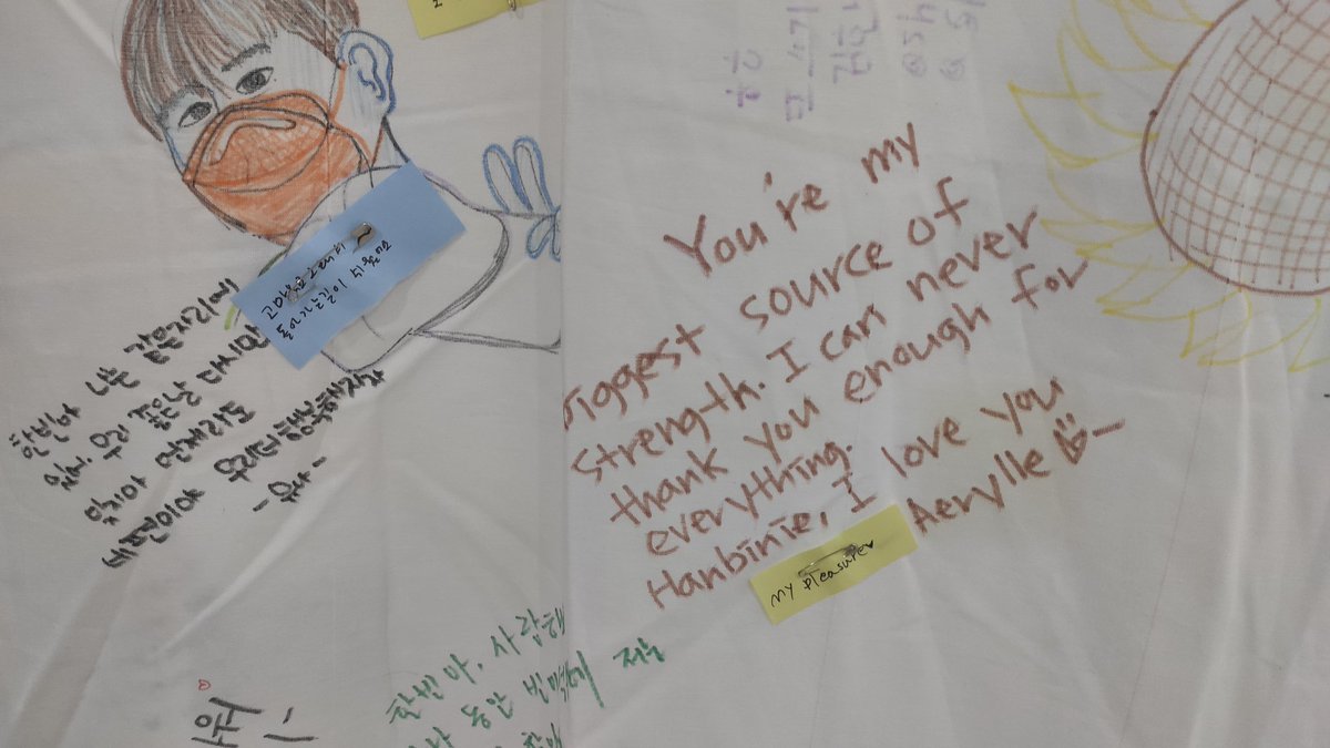 droptheroar's tweet photo. Indonesia + messages from intl IDs
#Hanbin #FromBI https://t.co/n1cuEtLWU8