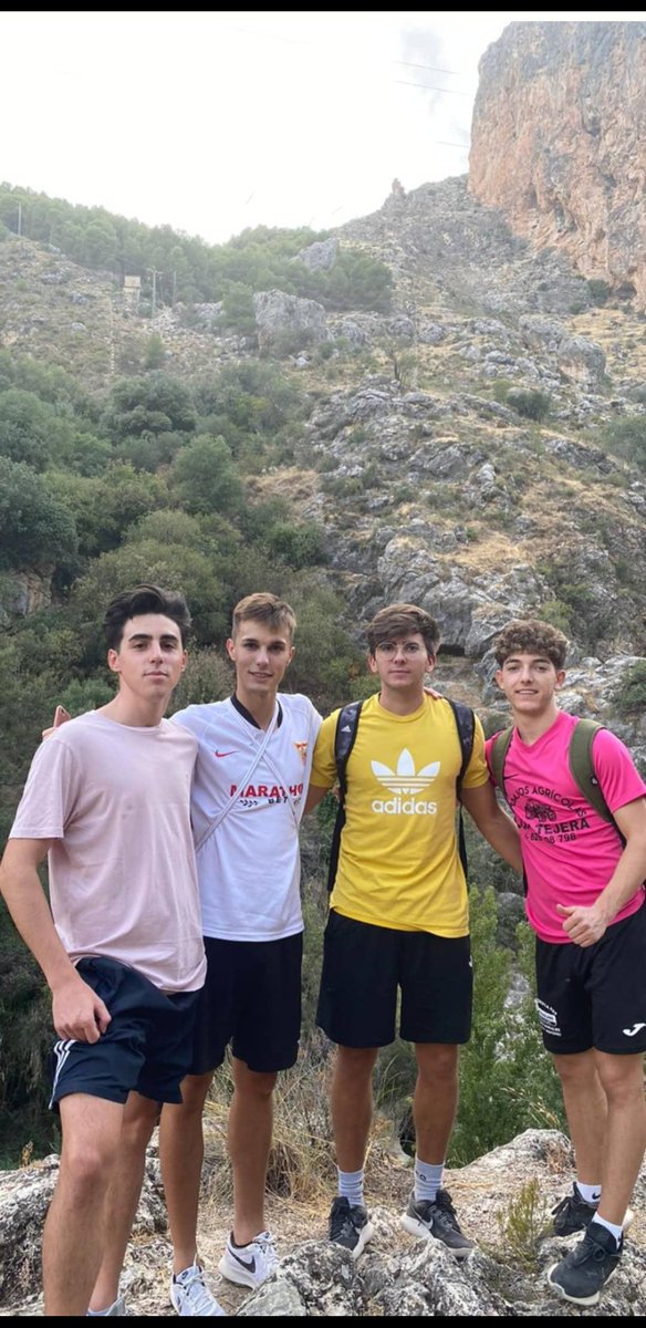 juanpmc20's tweet photo. Al realizar deporte, no sólo nos volvemos más fuertes físicamente, sino que también el sistema inmune del cuerpo se hace más duro y eso ayuda a evitar enfermedades futuras. 
#DidEFBReto2 #BeActive #Rutadelgollizno https://t.co/zdNlkeTH6a