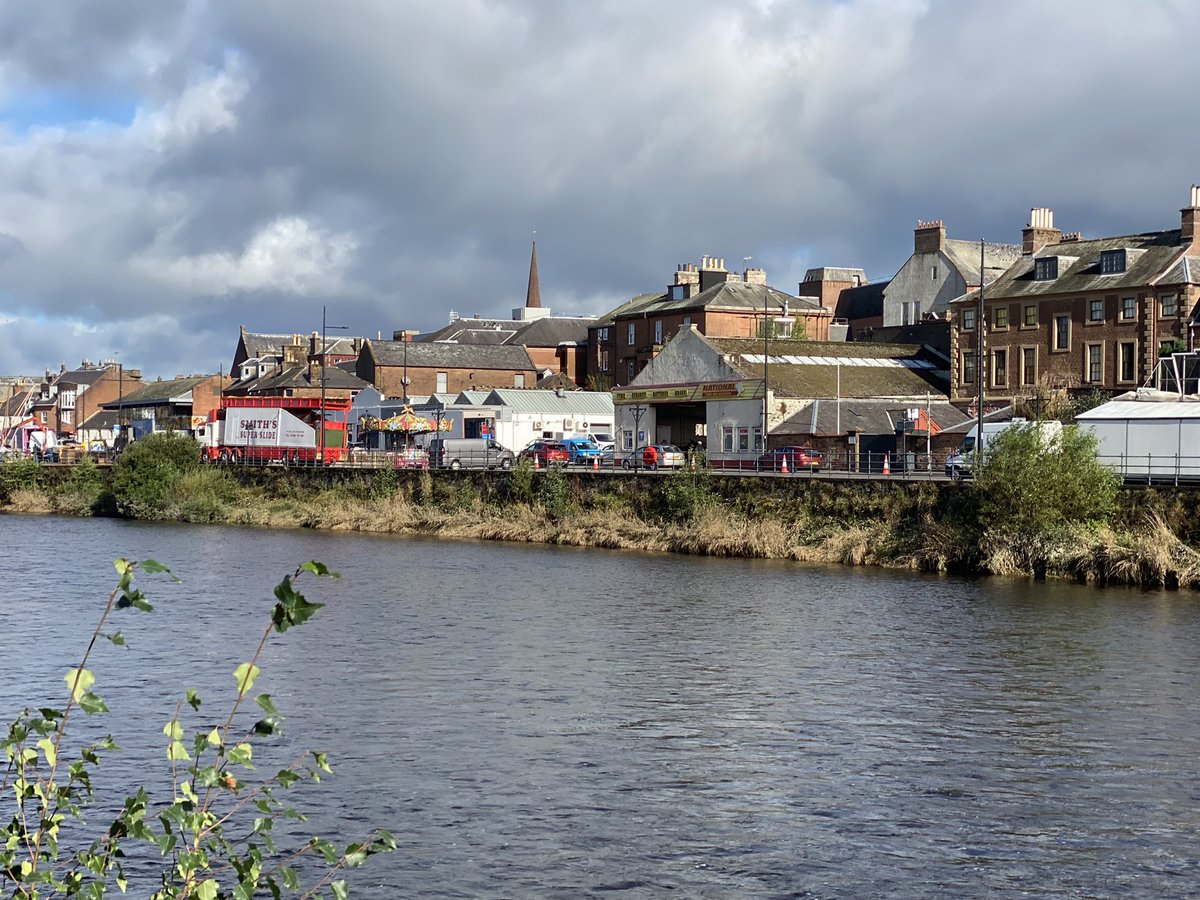 fairscotlandorg's tweet photo. 🚛🚚🛻Roll Up Roll Up!
The #Dumfries Rood #Fair is back on the banks of the Nith for the 1st time since Sept2019🎉
We’ll be sharing images & videos of #Showpeople as they build up their rides and side stalls in preparation to open at 6pm tonight!🙌🏾
@DGWGO @DumfriesVisit #WFFM https://t.co/hKdWRrnSdv
