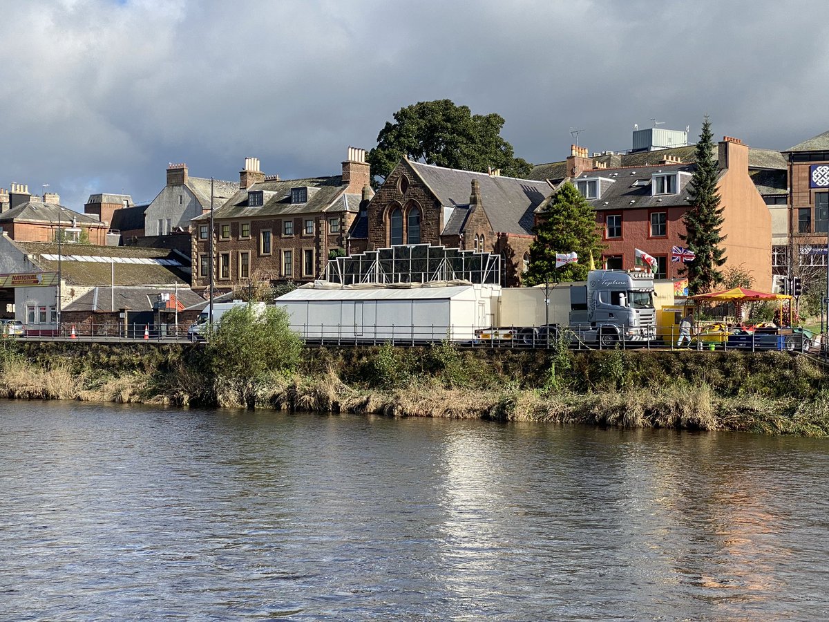 fairscotlandorg's tweet photo. 🚛🚚🛻Roll Up Roll Up!
The #Dumfries Rood #Fair is back on the banks of the Nith for the 1st time since Sept2019🎉
We’ll be sharing images & videos of #Showpeople as they build up their rides and side stalls in preparation to open at 6pm tonight!🙌🏾
@DGWGO @DumfriesVisit #WFFM https://t.co/hKdWRrnSdv