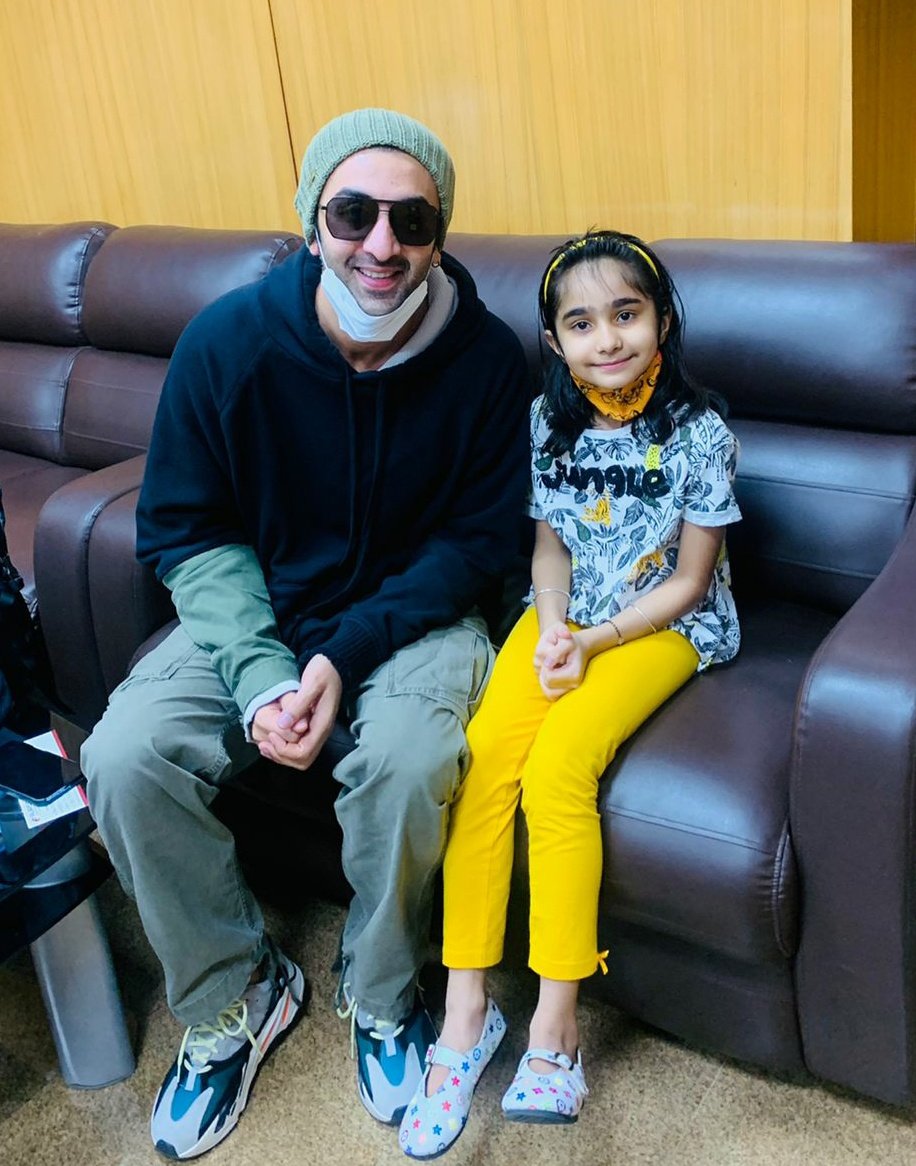neha_giri_'s tweet photo. Thankyou @aliaa08 and #RanbirKapoor for fulfilling my daughter's Amaaya wishes.

She has already told you her future plans, to be an #actress 😇

Best wishes to both of you...!!
#jodhpur https://t.co/Wx4YuMpTU7