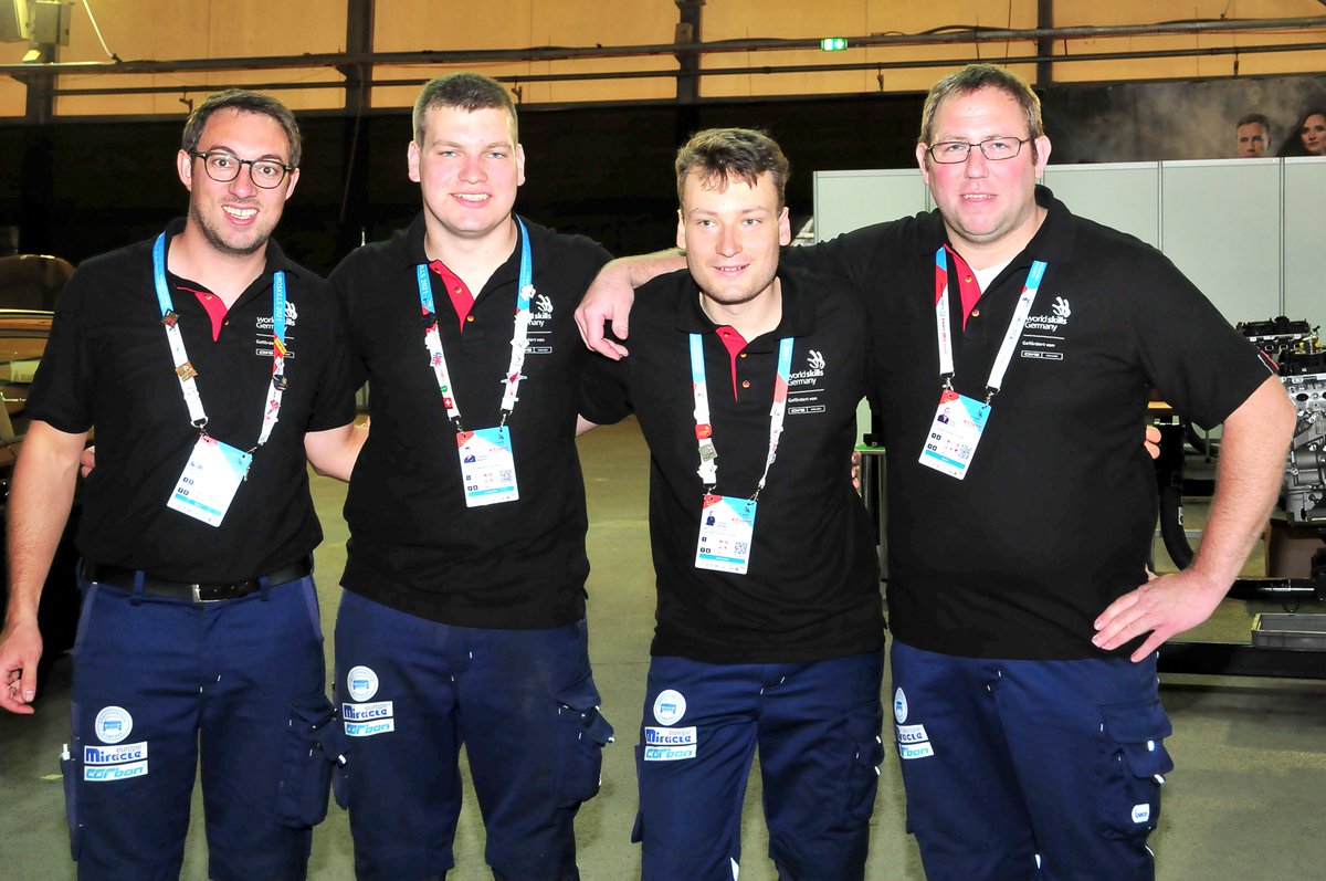 Auch Tobias Zander gratulieren wir an dieser Stelle ganz herzlich zu seiner Leistung bei den Euro Skills <a href="/2020Graz/">EuroSkills 2020 Graz</a>. Er gewann im Bereich „Automobile Technology“ eine Exzellenzmedaille.
kfzgewerbe.de/euroskills-kfz…