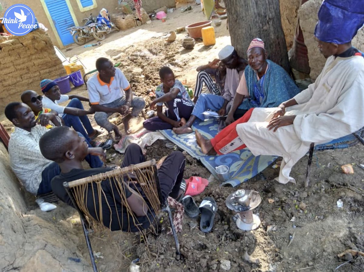 Thinkpeacesahel's tweet photo. A travers le projet #PESAI financé par @theGCERF , nous créons des cadres d’échanges, regroupant des jeunes et femmes, sur la prévention & gestion de conflits à Mopti, au #centre du #Mali. L’apport des jeunes & femmes dans la consolidation de la paix est capital.
#thinkpeacesahel https://t.co/aRDjqN64Xi