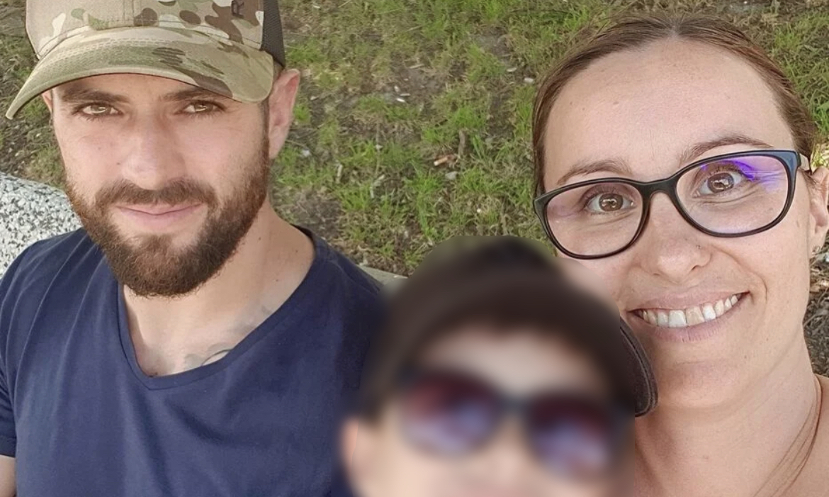 Mediavenir's tweet photo. 🇫🇷 FLASH - La compagne du caporal-chef Maxime Blasco, mort au combat au Mali vendredi, va demander à Emmanuel #Macron de pouvoir porter le nom du père de son fils en se mariant à titre posthume. (Le Parisien) https://t.co/68HbU9sY5b