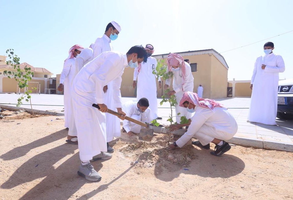 alkharj001's tweet photo. انطلقت المرحلة الرابعة من حملة #معاً_نغرسها صباح اليوم الأربعاء ٢٢-٠٢-١٤٤٣هـ بتشجير عدد من مدارس التعليم(للبنين) بمشاركة الطلاب وأعضاء اللجنة
#الخرج 
#معاً_نغرسها_بالخرج 
#لنجعلها_خضراء 
#البيئة_لنا_ولأجيالنا 
@emara_riyadh 
@MOE_KRH 
متوسطة الأمير فيصل بن فهد 
@moe_krh_00_0481 https://t.co/SLD9S8oiOL