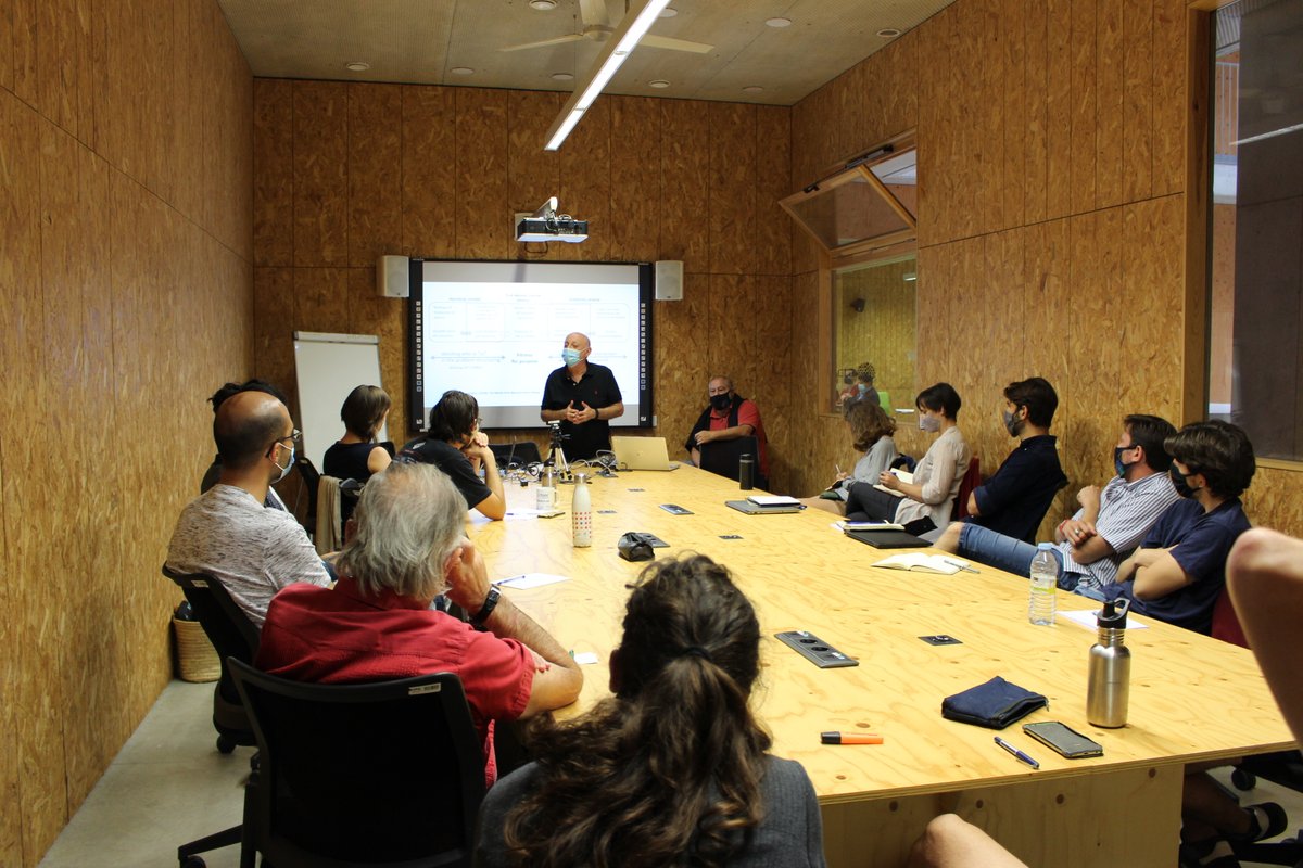 ICTA_UAB's tweet image. This week, the @ICTA_UAB Training Week offers lots of interesting courses addressed to our researchers.

Today, Mario Giampietro (@ICTA_UAB @MAGIC_NEXUS) and @SFuntowicz talk about the &quot;Implications of Complexity for Sustainable Science: Post-Normal Science&quot;. #postnormalscience